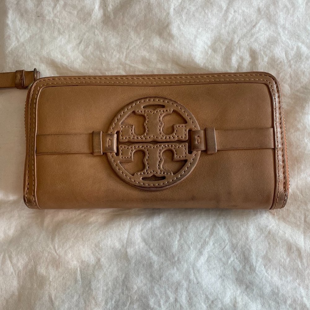 AUTHENTIC TORY BURCH CAMEL ZIP AROUND WALLET